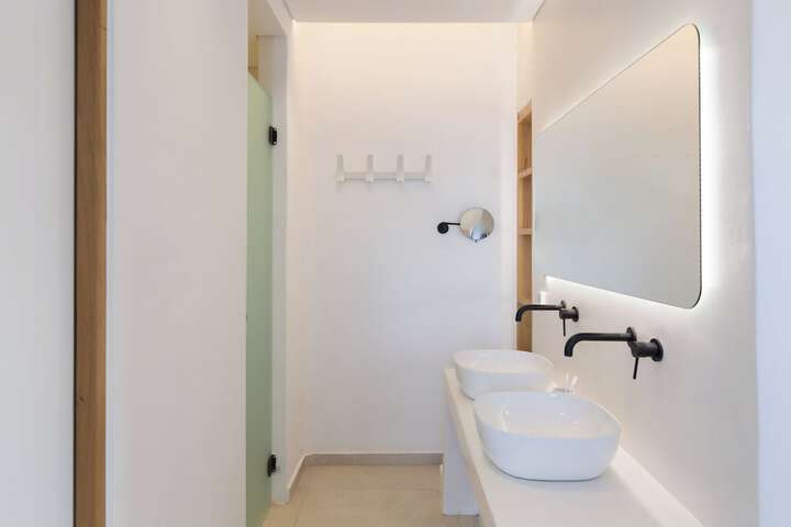 Room 195 of 294