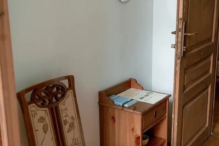 Room 16 of 90