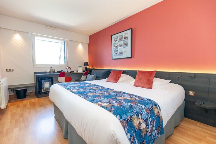 Room 12 of 62