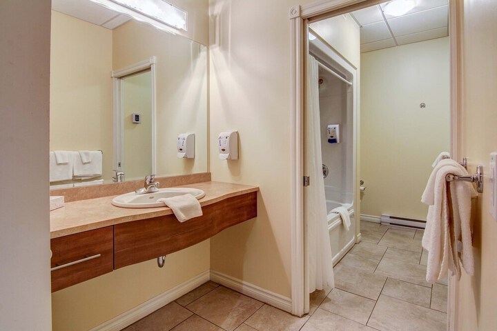 Room 16 of 33