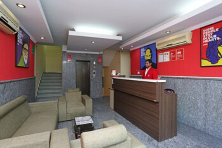 OYO Flagship 238 Noida Sector 72