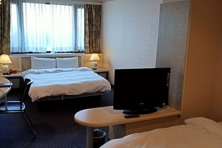Room 10 of 35