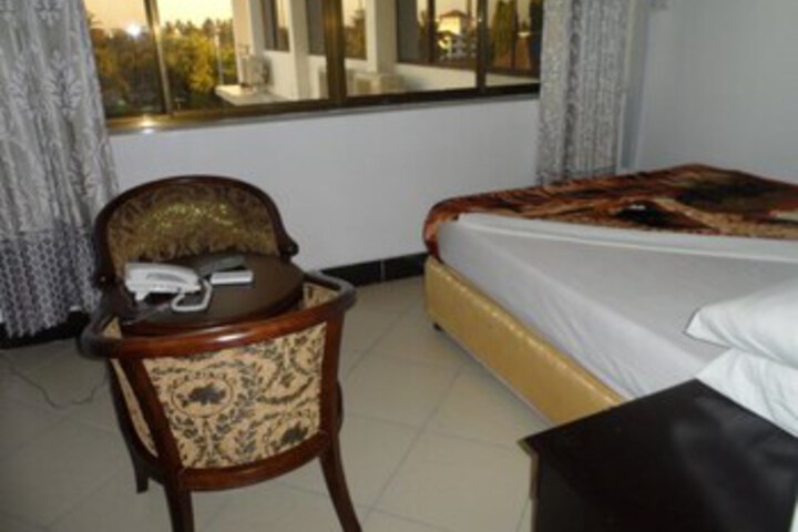 Room 12 of 20