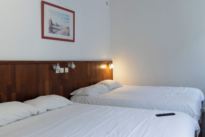 Room 9 of 26
