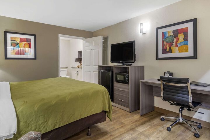 1 King Bed (11 of 11)