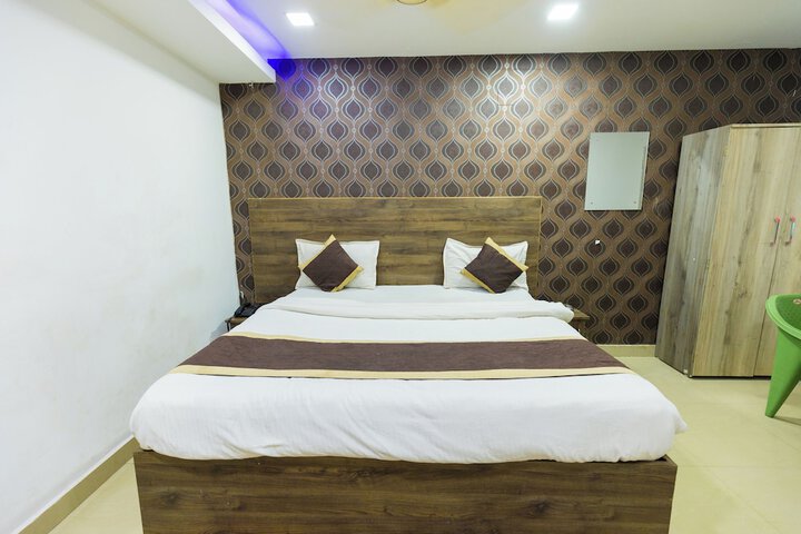 Room 10 of 18
