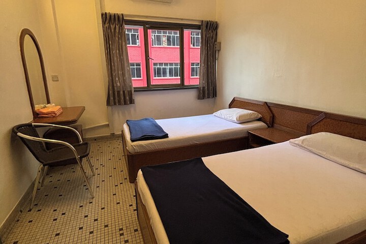 Room 8 of 19