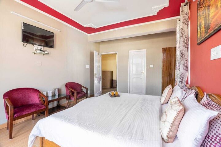 Room 8 of 33