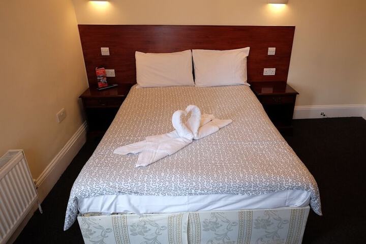 Room 4 of 130