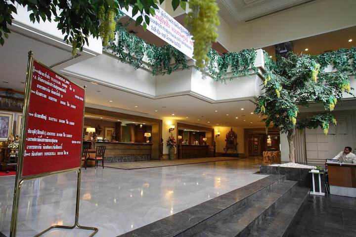 Ballroom/Hall 74 of 76