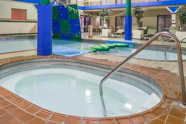 Pool 13 of 26