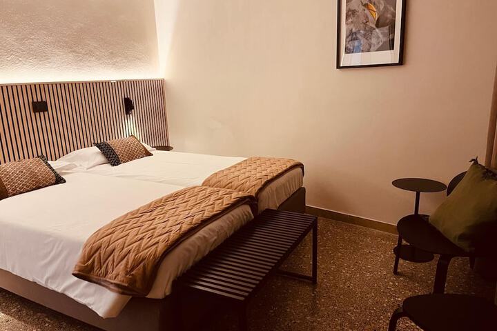 Room 13 of 22