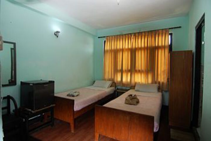 Room 13 of 28