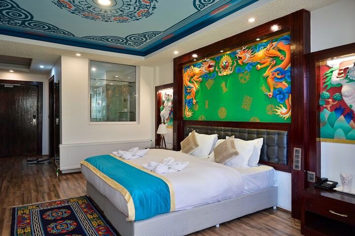 Room 3 of 10