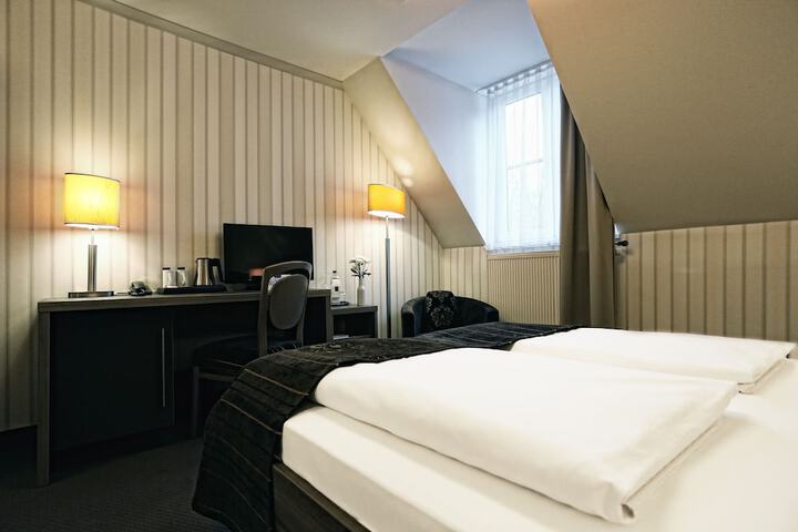 Room 13 of 89