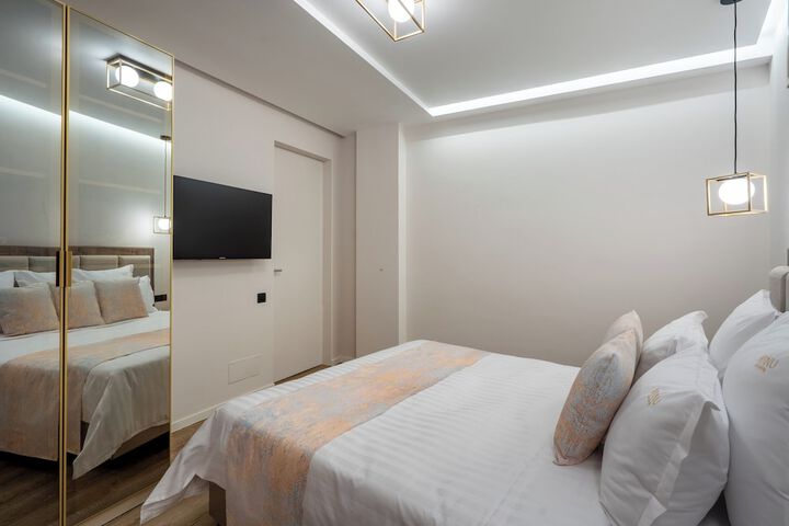 Room 19 of 552