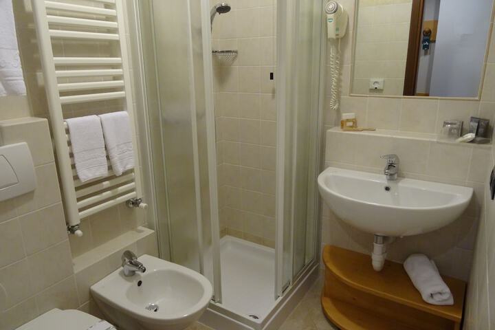 Room 18 of 32