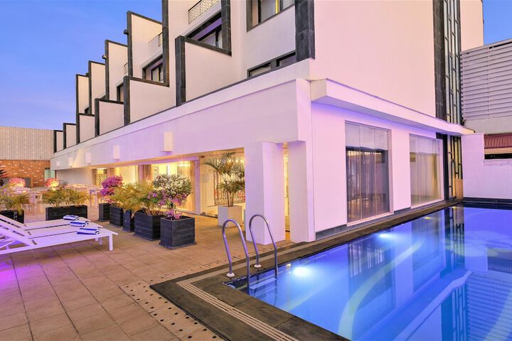Hotel Pool