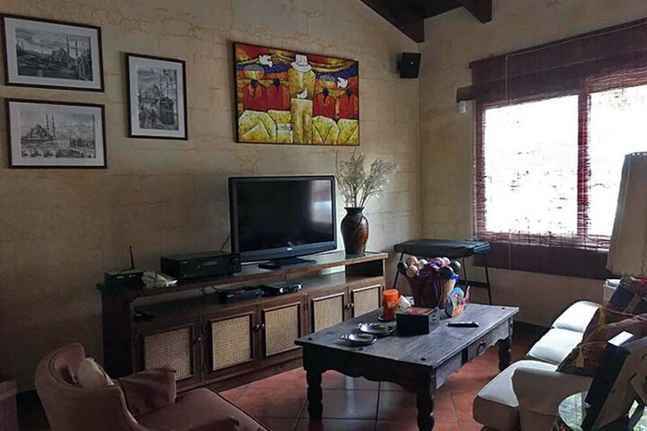 Room 9 of 12