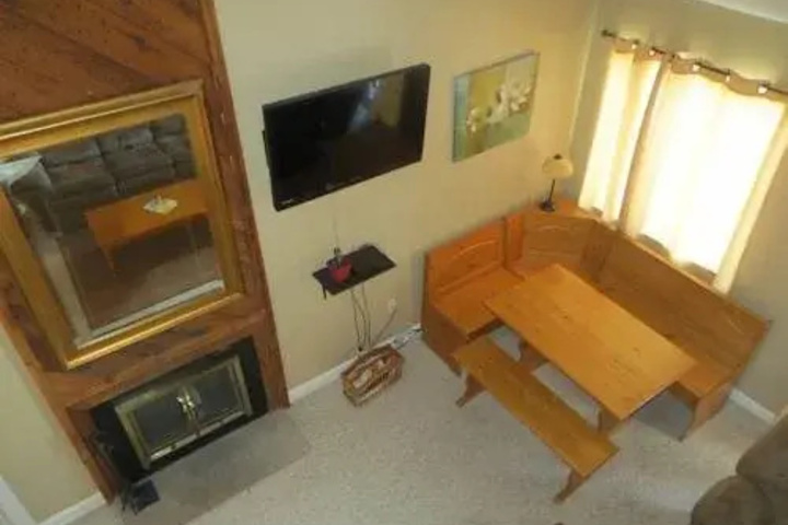 Room 4 of 16