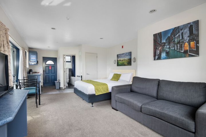 Room 8 of 48