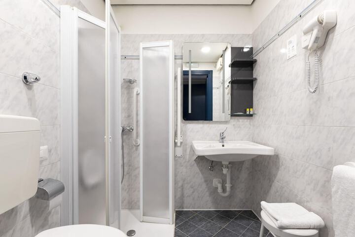 Room 30 of 42