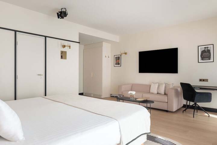 Room 79 of 133