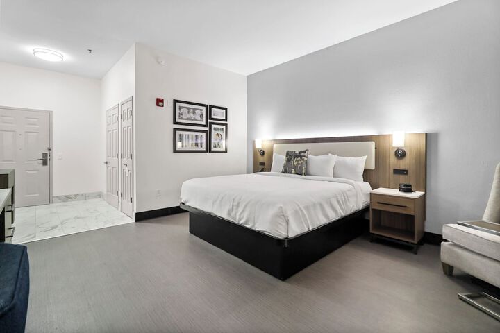 1 King Bed (32 of 43)