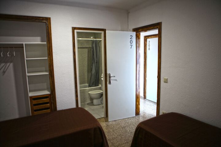 Room 4 of 30