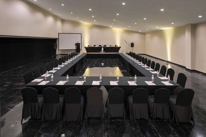 Business Center 42 of 46
