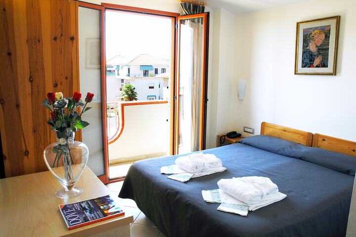 Room 5 of 19
