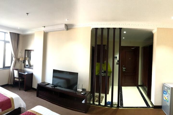 Room 10 of 17
