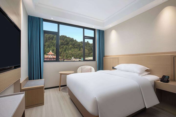 Room 3 of 16