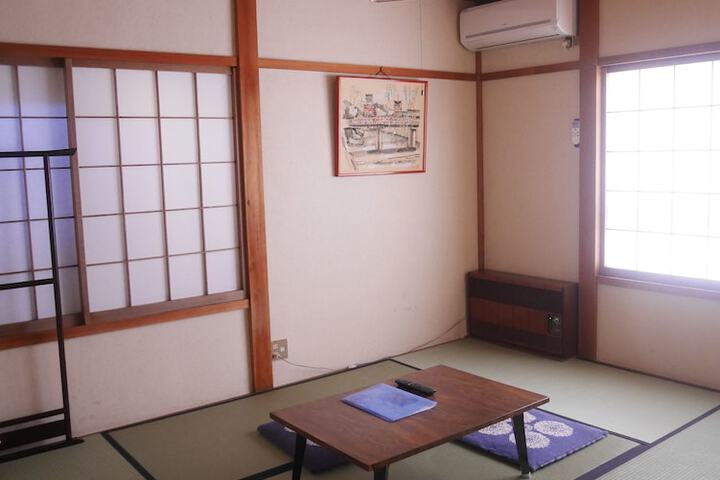 Room 9 of 33