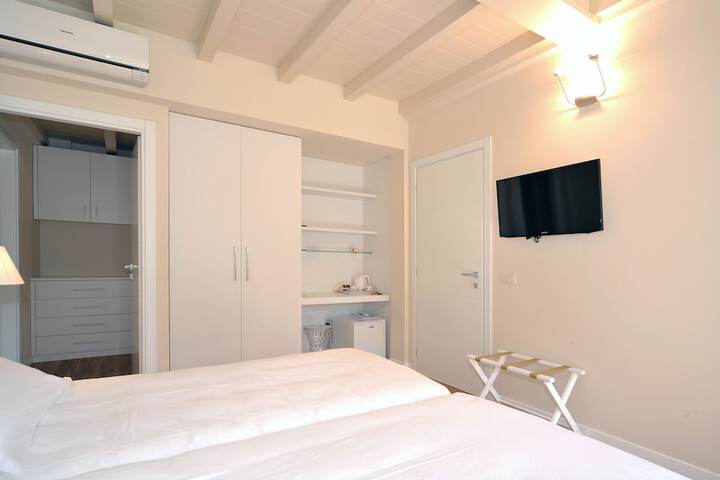 Room 9 of 68