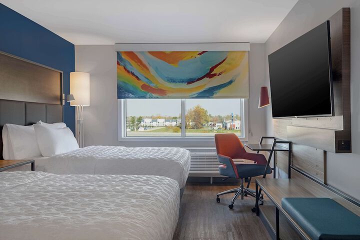 2 Queen Beds with Walk in Shower (1 of 7)