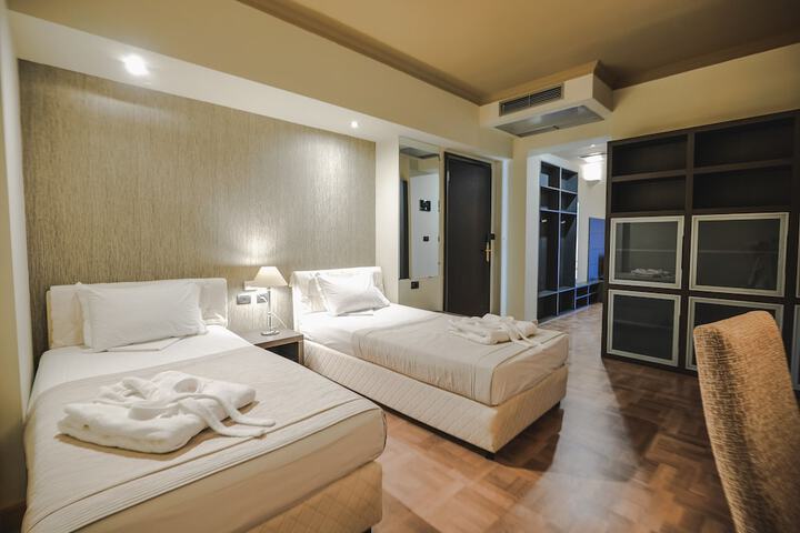 Room 8 of 167