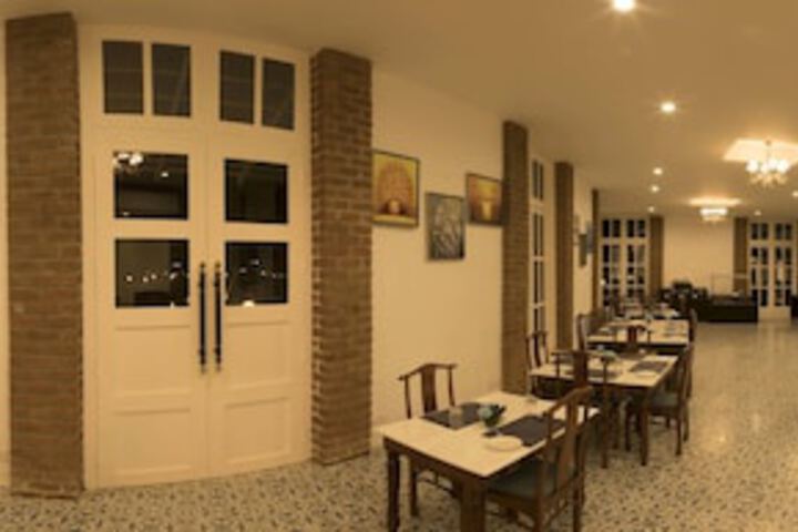 Dining 30 of 45