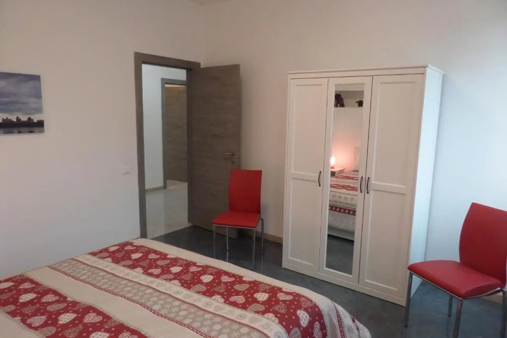 Room 5 of 17