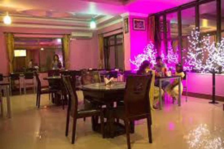 Dining 6 of 11