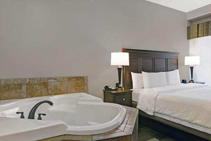 Jetted tub