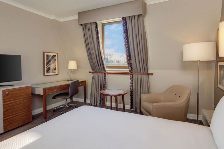 Room 34 of 85