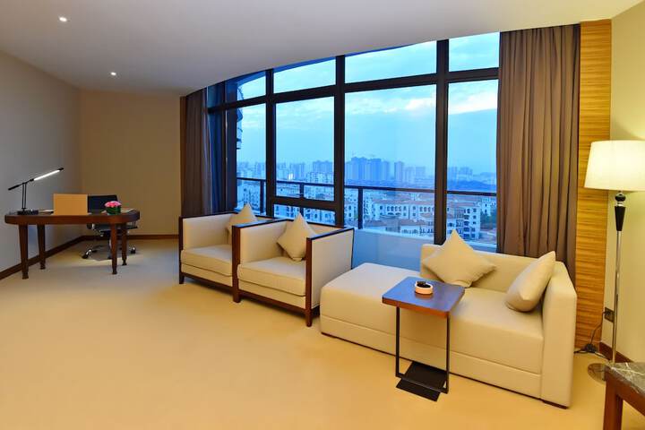 Room 6 of 44