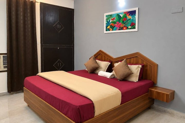Room 9 of 15