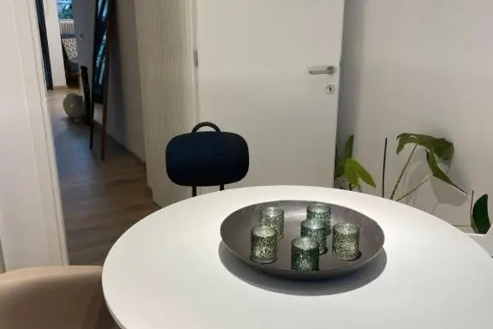 Room 6 of 12