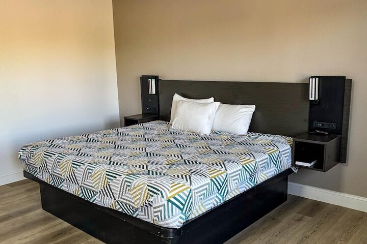 Room 13 of 38