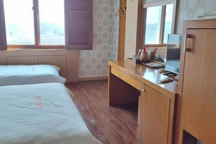 Room 7 of 13
