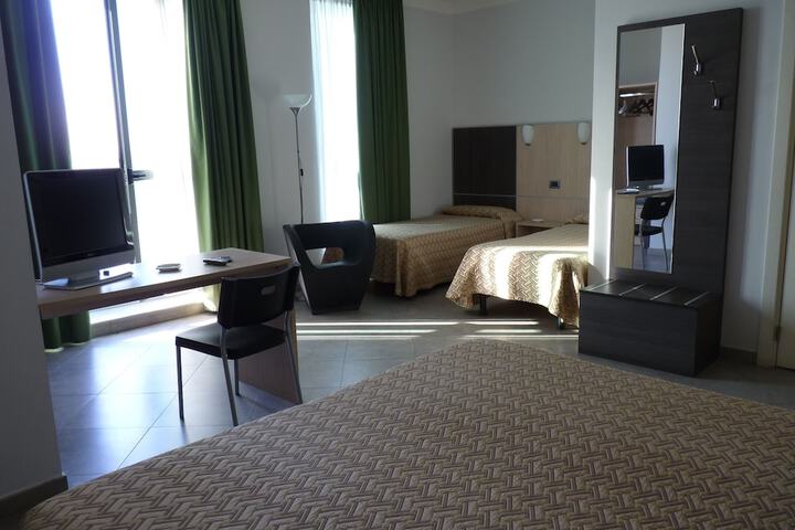 Room 7 of 32