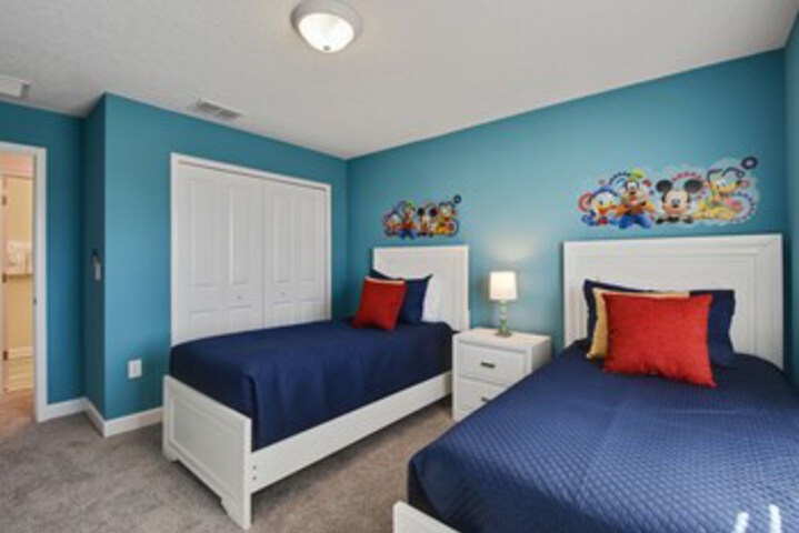 Room 7 of 32
