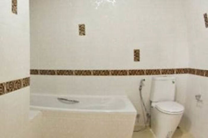 Room 4 of 18